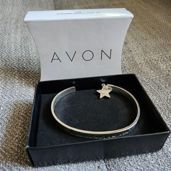 Avon Jewelry - Avon Silvertone My Truth Star Charm Bracelet Vintage 2015 NIB‎
